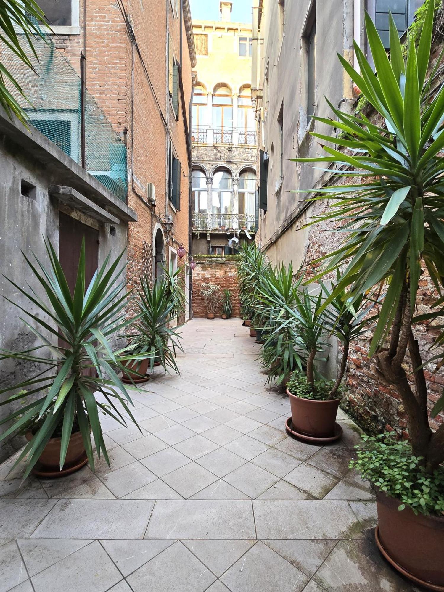Cozy With Canal View Apartamento Venecia