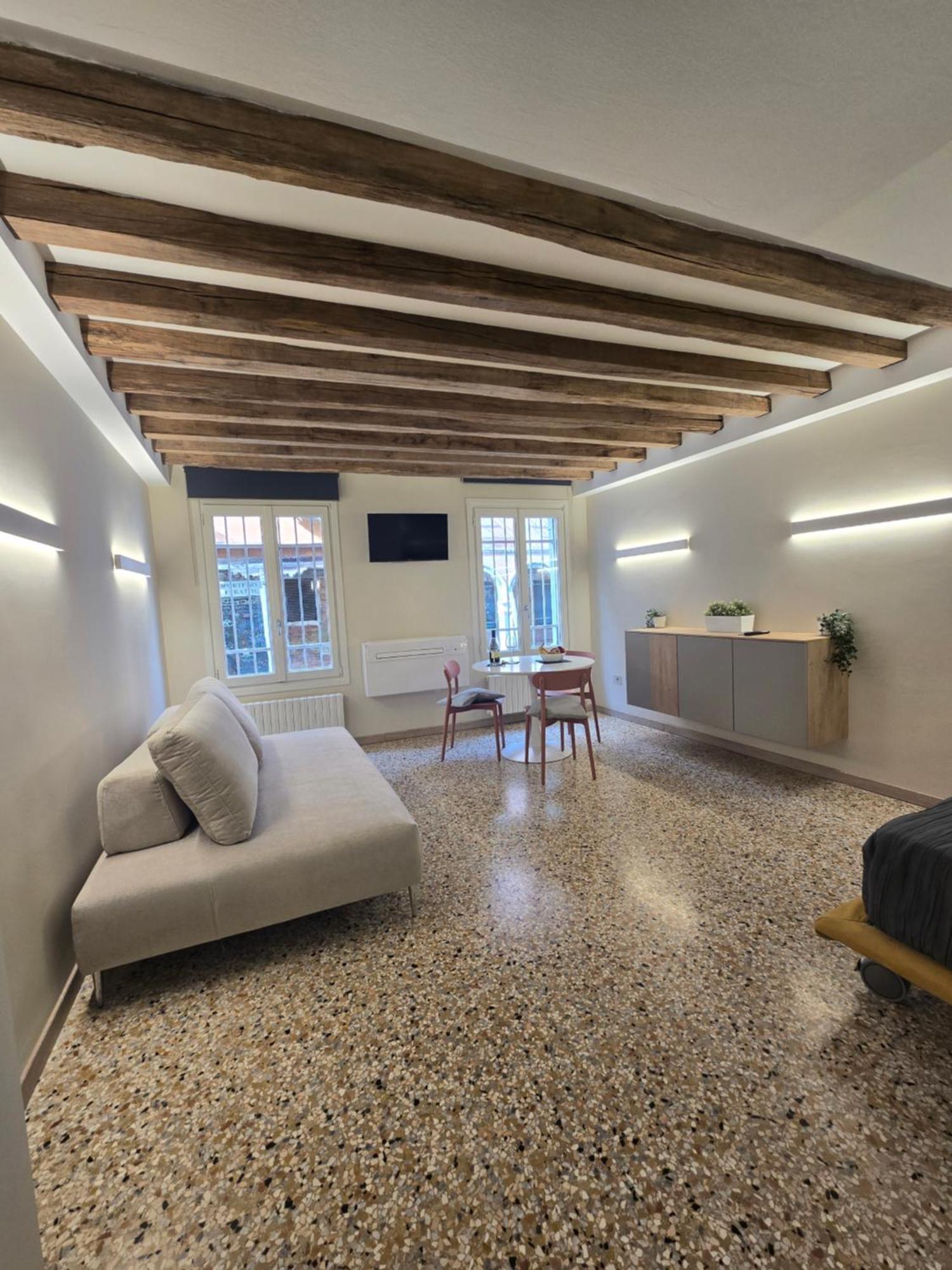 Cozy With Canal View Apartamento *
