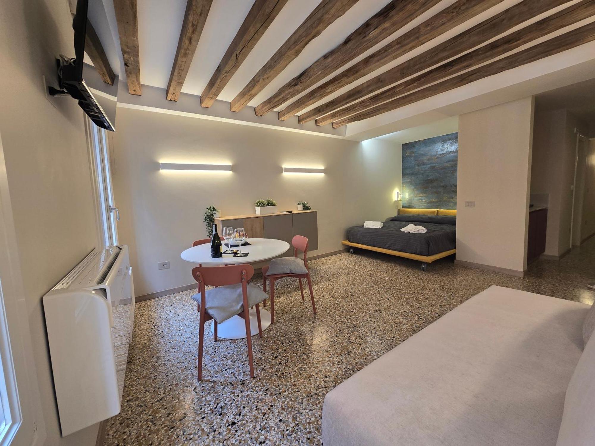 Cozy With Canal View Apartamento